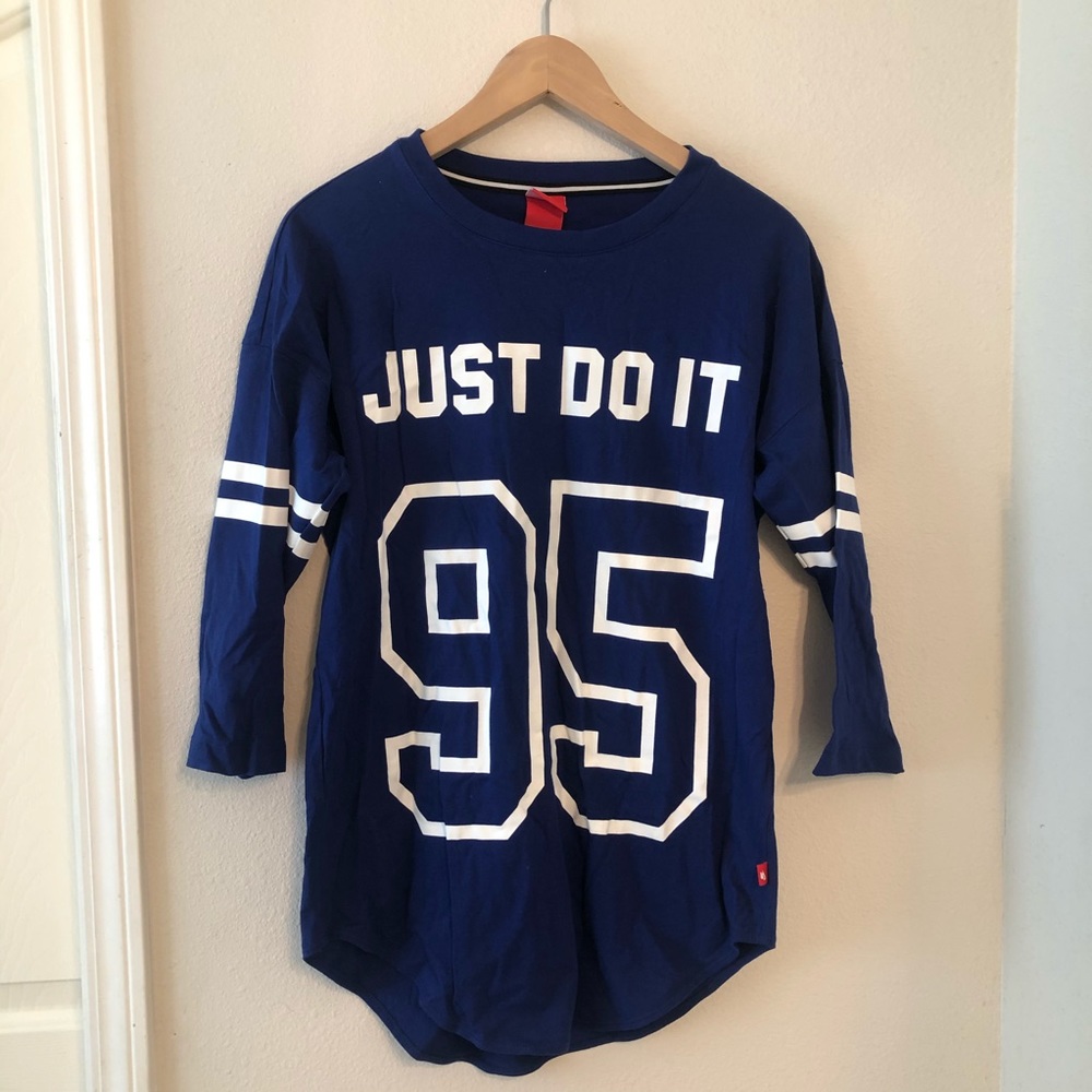NWOT Nike “just do it” long sleeve size small